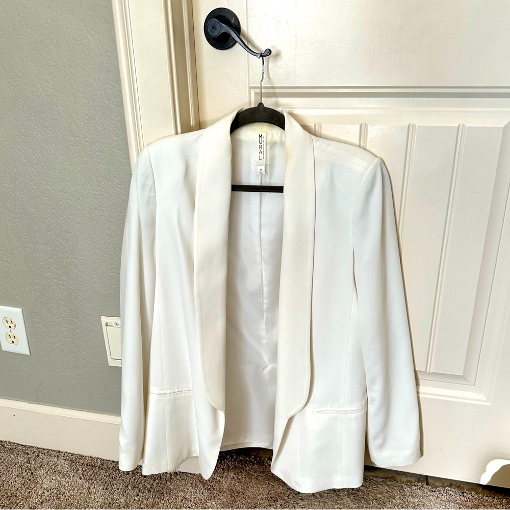 $10 BLAZERS! White blazer. Sz. M.